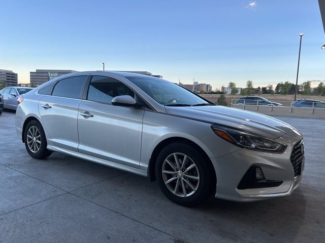 Used 2019 Hyundai Sonata SE w/ Cargo Package FWD image 2