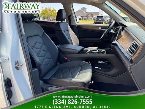 Used 2025 Volkswagen Atlas SE image 12