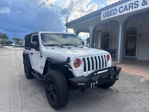 Used 2019 Jeep Wrangler Sport AWD/4WD image 3