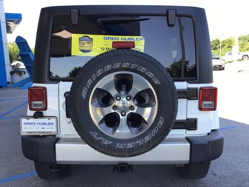 Used 2017 Jeep Wrangler Unlimited Sahara w/ Max Tow Package AWD/4WD image 9