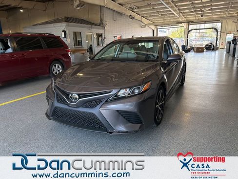 Used 2018 Toyota Camry SE w/ Audio Package image 1