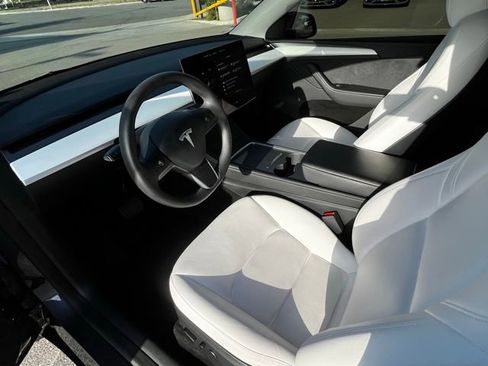 Used 2023 Tesla Model Y Long Range AWD/4WD image 13