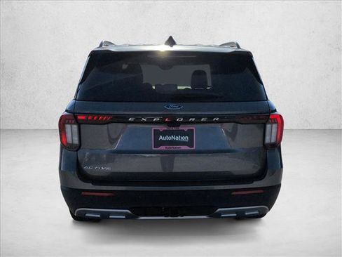 New 2025 Ford Explorer Active w/ Active Comfort Package image 7