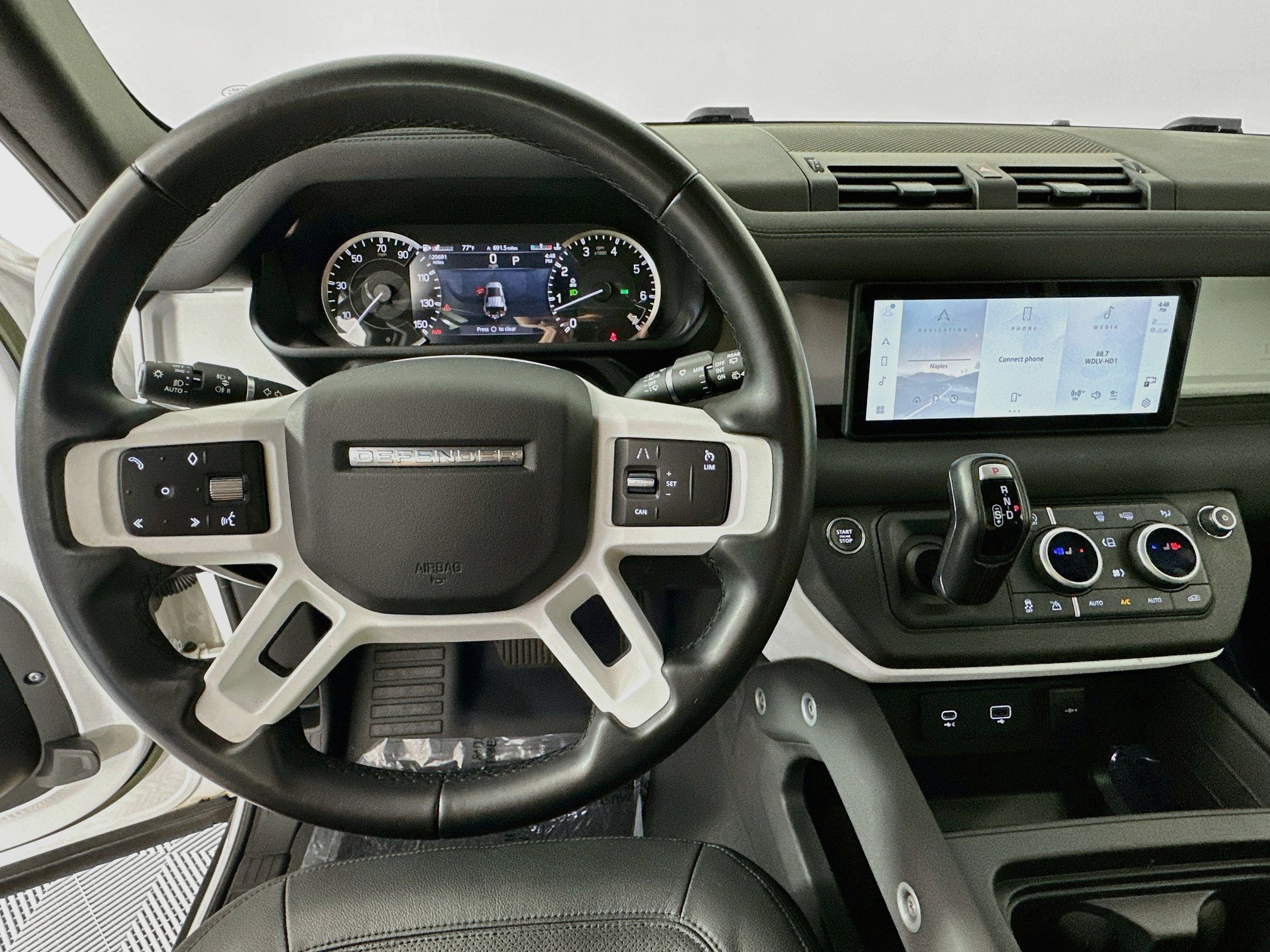 Used 2023 Land Rover Defender 110 SE AWD/4WD image 11