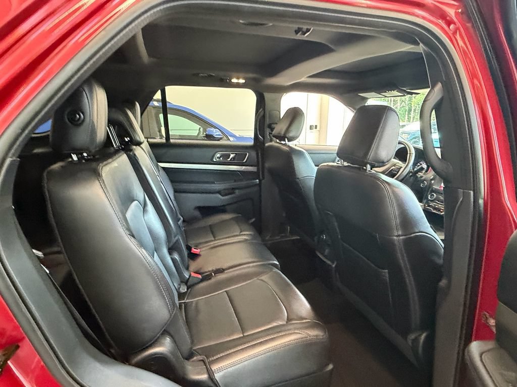 Used 2018 Ford Explorer XLT w/ Equipment Group 202A FWD image 23