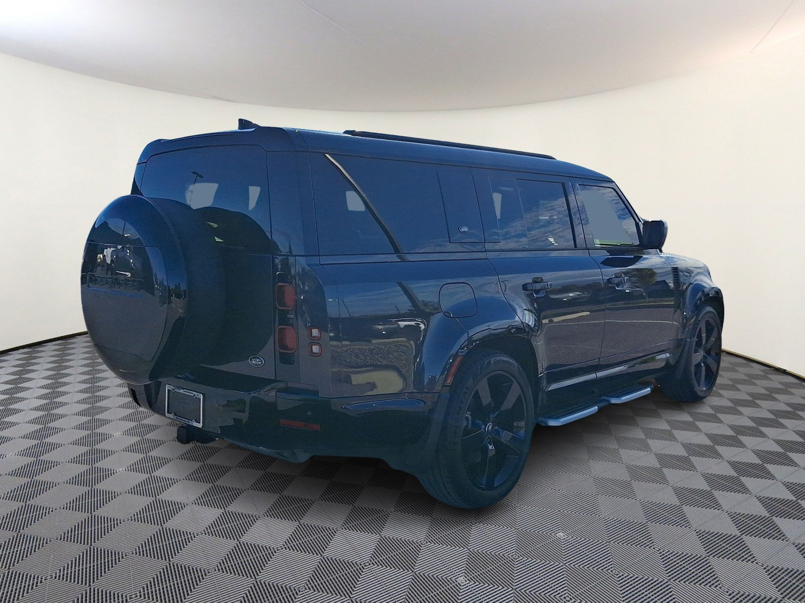 Used 2023 Land Rover Defender 130 X-Dynamic SE AWD/4WD image 4