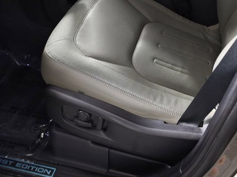 Used 2020 Land Rover Defender 110 First Edition image 16