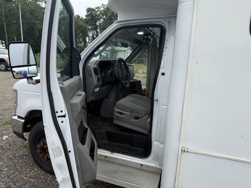 Used 2016 Ford E-450 and Econoline 450 Super Duty w/ Shuttle Bus Prep Package RWD image 9