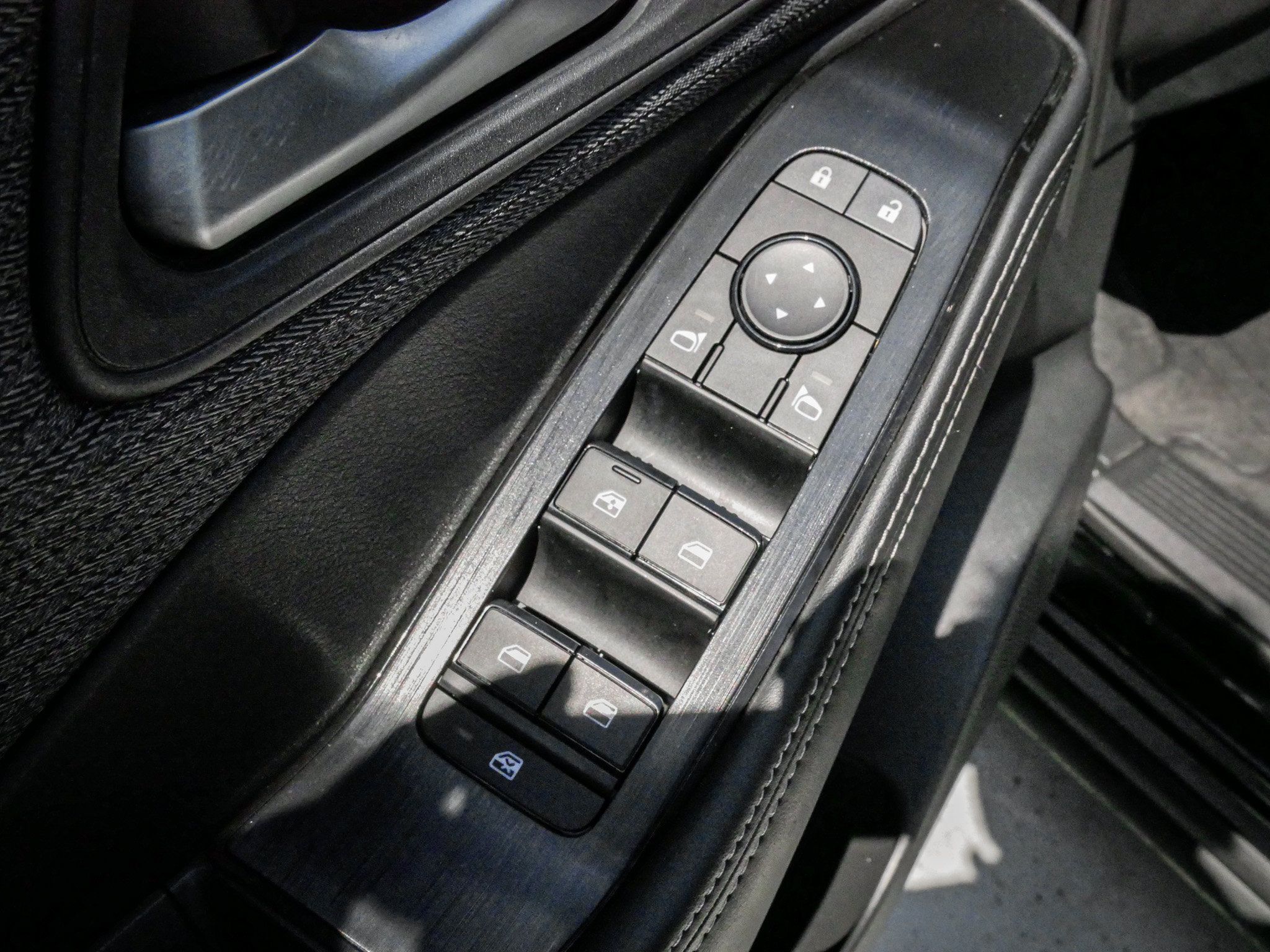 Used 2021 Nissan Rogue SV FWD image 15