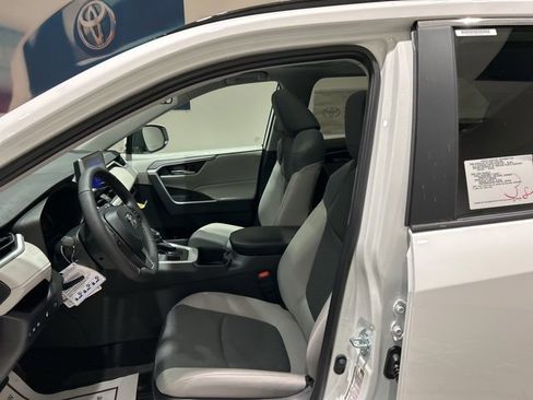 New 2025 Toyota RAV4 XLE image 15