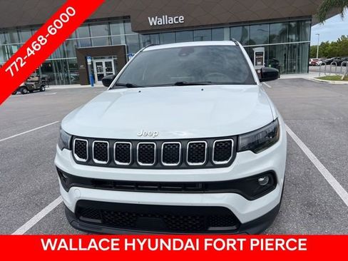 Used 2023 Jeep Compass Latitude w/ Sun and Sound Group AWD/4WD image 2