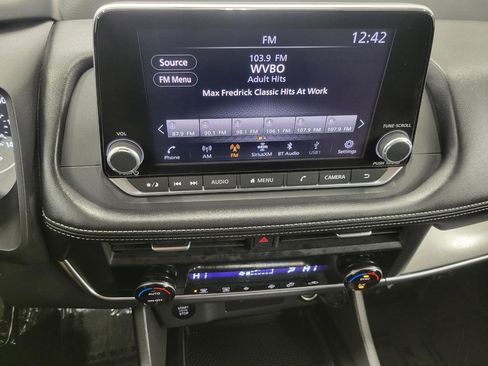 Used 2025 Nissan Rogue SV AWD/4WD image 7