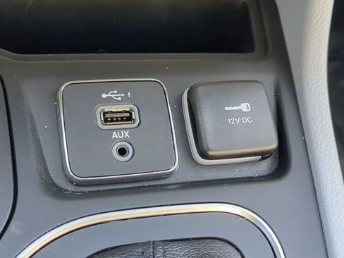 Used 2021 Jeep Cherokee Latitude Lux w/ Comfort/Convenience Group image 26