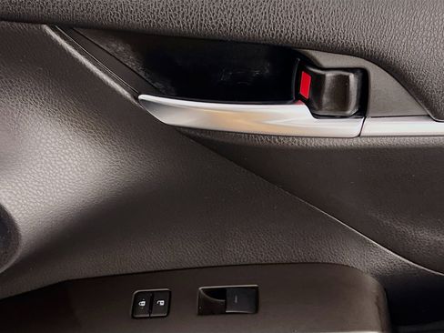 Used 2021 Toyota Camry SE image 31