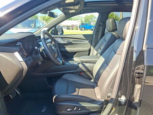 Certified 2024 Cadillac XT6 Sport w/ LPO, ONYX Package AWD/4WD image 19