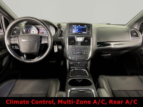 Used 2014 Chrysler Town & Country S FWD image 7