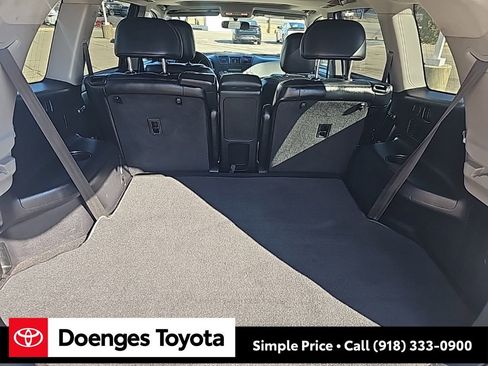 Used 2010 Toyota Highlander SE image 21