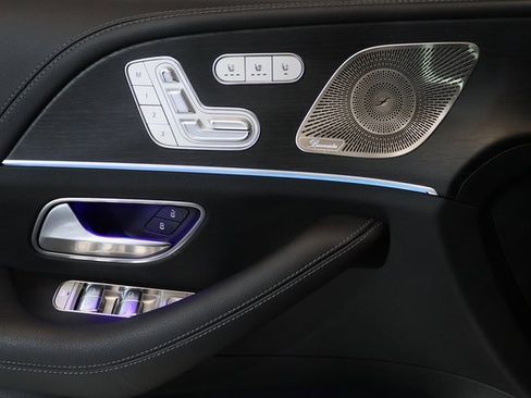 Used 2024 Mercedes-Benz GLE 450 4MATIC w/ AMG Line Exterior image 3