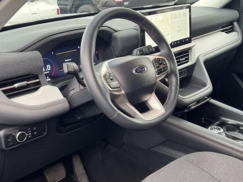 Used 2025 Ford Explorer Active image 6