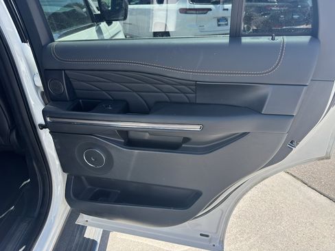 Used 2023 Ford Expedition Platinum AWD/4WD image 11