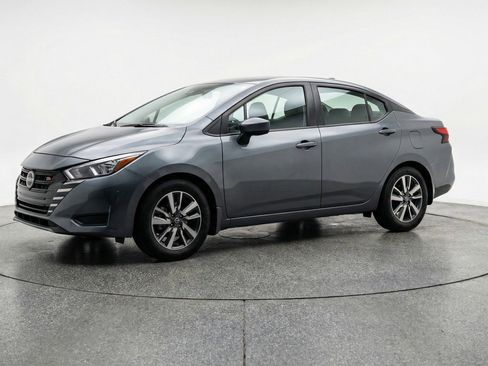 Used 2025 Nissan Versa SV image 3