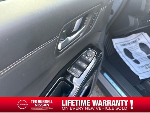 New 2026 Nissan Pathfinder Platinum image 11