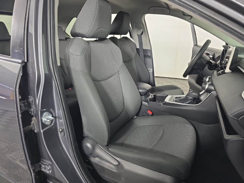 Used 2024 Toyota RAV4 XLE AWD/4WD image 29