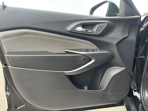 Used 2025 Chevrolet Trax ACTIV w/ Sunroof Package FWD image 15