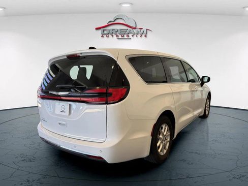 Used 2023 Chrysler Pacifica Touring-L FWD image 24