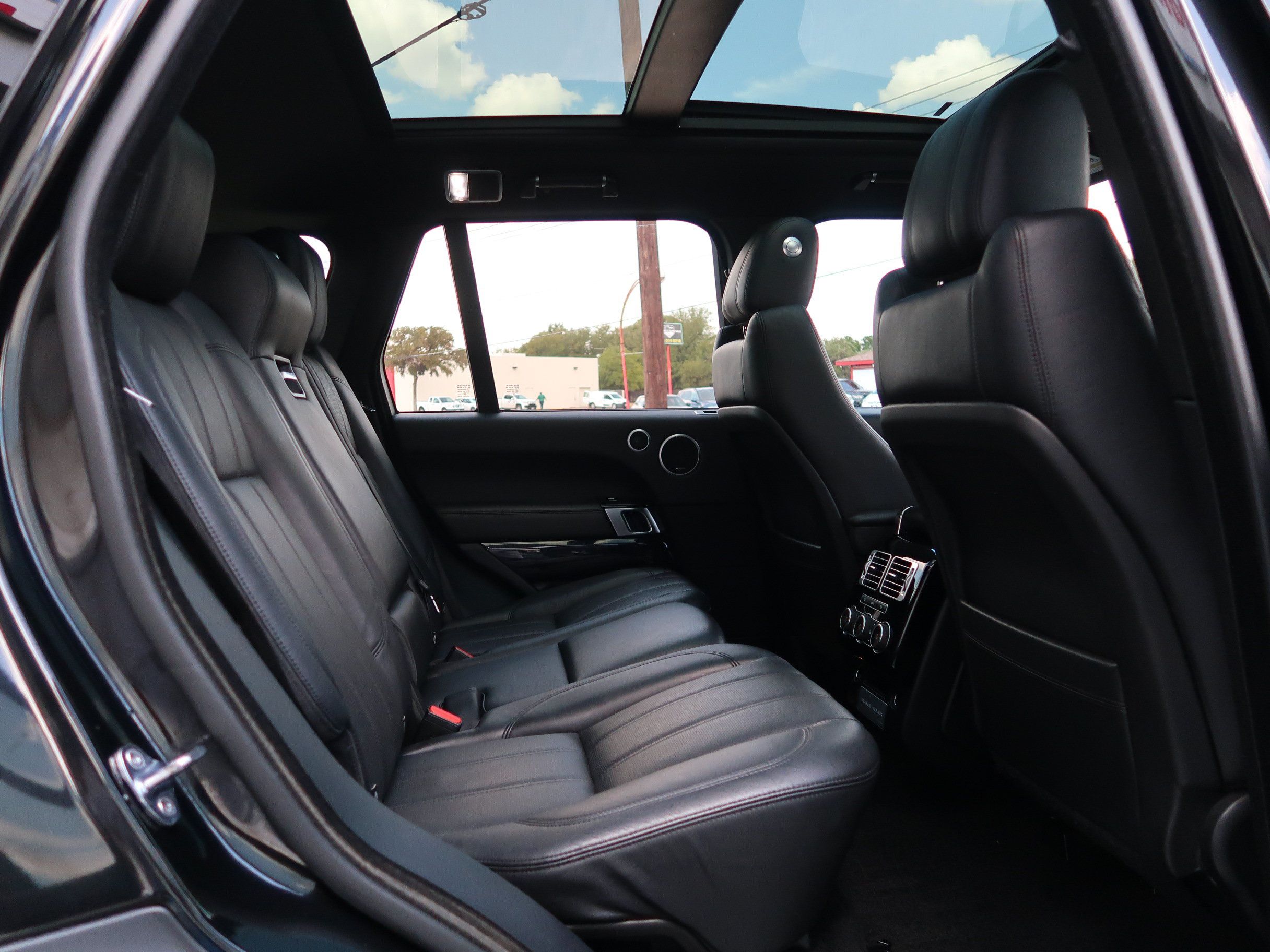 Used 2017 Land Rover Range Rover HSE AWD/4WD image 33