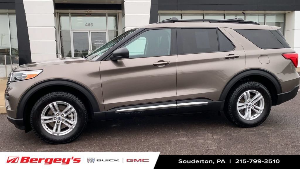 Used 2021 Ford Explorer XLT w/ Class III Trailer Tow Package AWD/4WD image 5