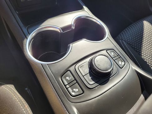 Used 2022 GMC Terrain SLE w/ Driver Convenience Package image 22