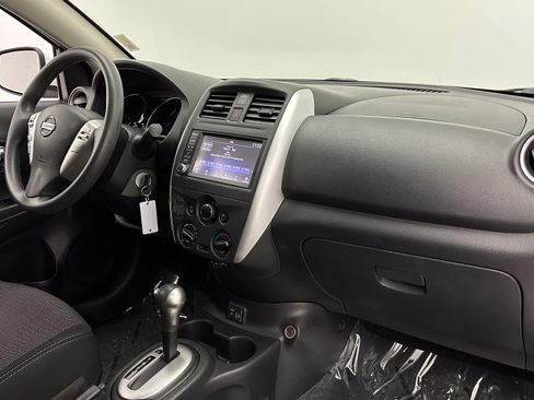 Used 2019 Nissan Versa SV image 29