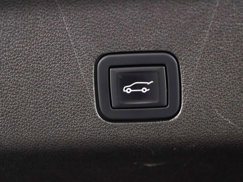 Used 2022 Chevrolet Tahoe Z71 w/ Luxury Package image 35