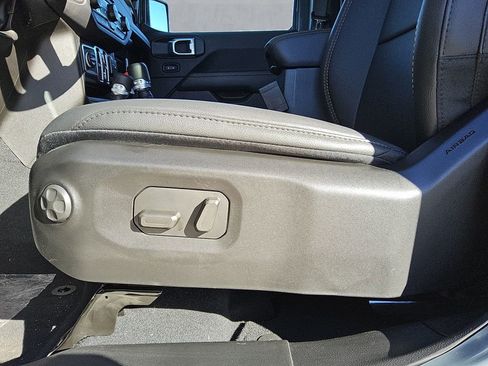 New 2026 Jeep Gladiator Sport S image 16