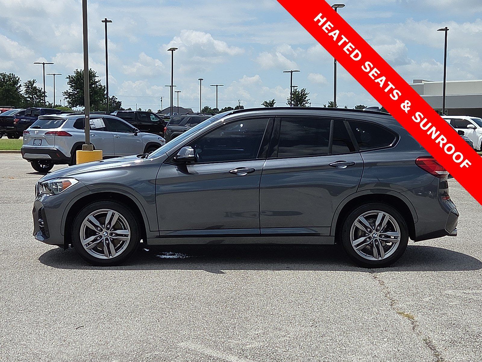 Used 2022 BMW X1 xDrive28i w/ M Sport Package AWD/4WD image 3