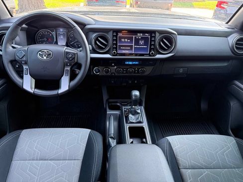 Used 2021 Toyota Tacoma TRD Off-Road AWD/4WD image 15