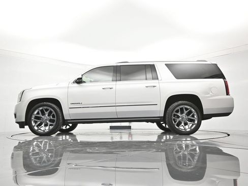 Used 2019 GMC Yukon XL Denali w/ Denali Ultimate Package AWD/4WD image 46