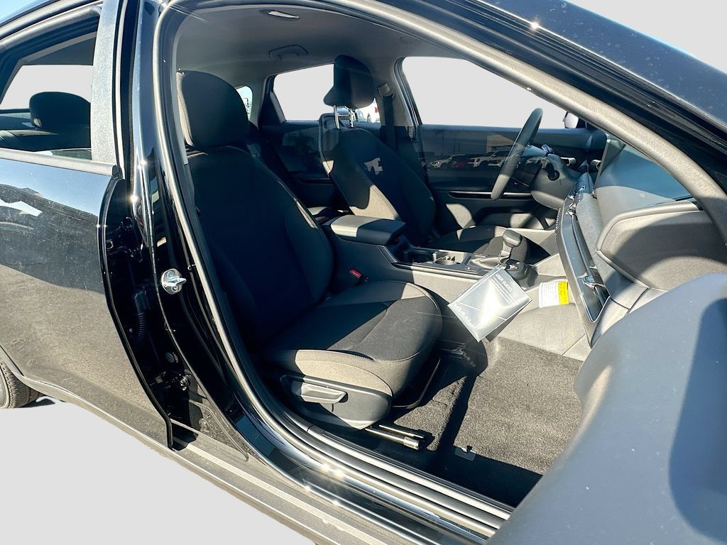 New 2026 Kia K4 FWD image 25