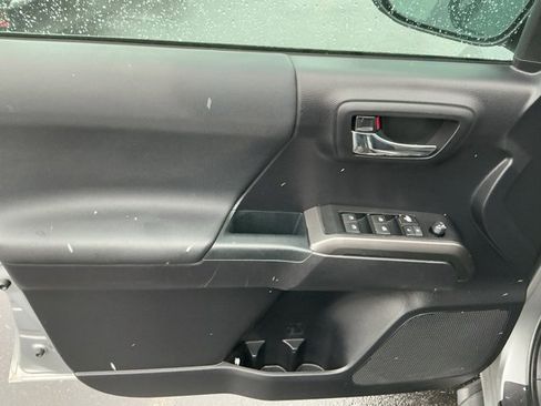 Used 2021 Toyota Tacoma TRD Off-Road image 9