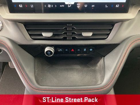 Used 2025 Ford Explorer ST-Line w/ ST-Line Street Pack AWD/4WD image 9
