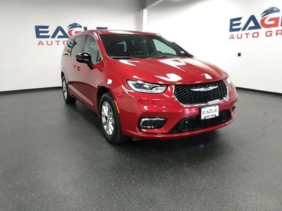 New 2025 Chrysler Pacifica Select