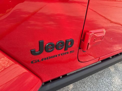 New 2025 Jeep Gladiator Willys image 11