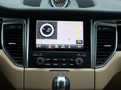 Used 2018 Porsche Macan image 26