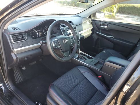 Used 2015 Toyota Camry XLE image 10