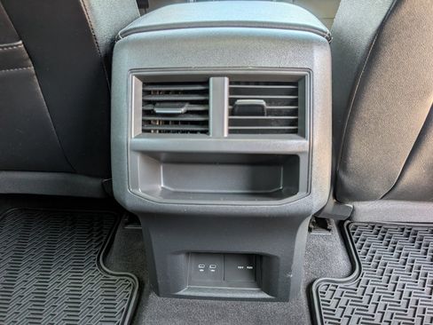 Used 2022 Volkswagen Atlas Cross Sport SEL R-Line AWD/4WD image 7