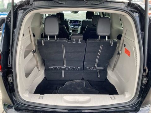 Used 2024 Chrysler Pacifica Touring-L FWD image 26