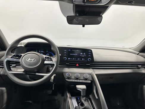 Certified 2024 Hyundai Elantra SE image 20