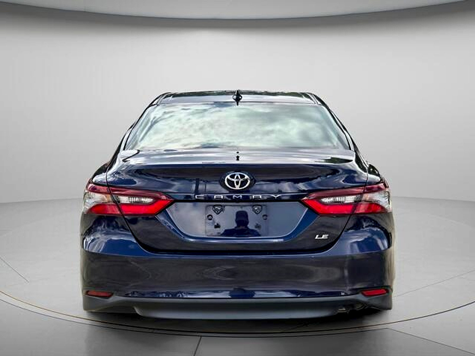 Used 2022 Toyota Camry LE FWD image 5