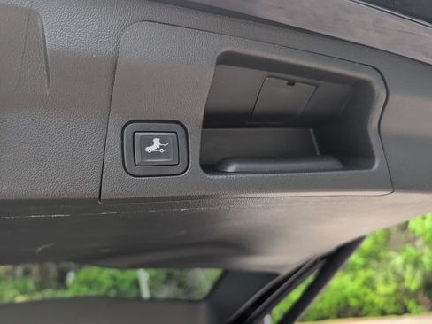 Used 2022 GMC Acadia SLT w/ Elevation Edition FWD image 14